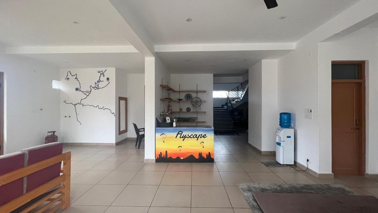 Flyscape Hostel Bīr Buitenkant foto