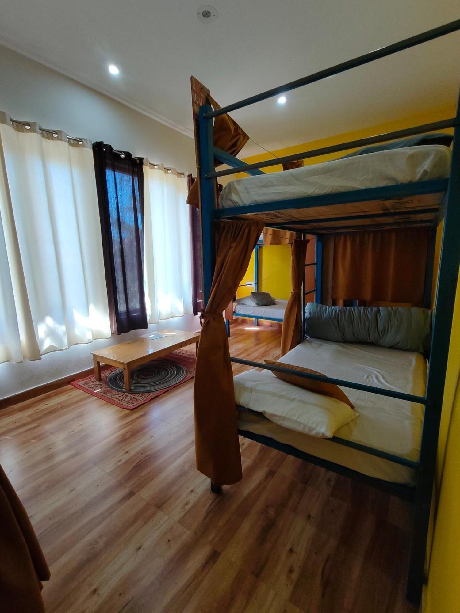 Flyscape Hostel Bīr Buitenkant foto